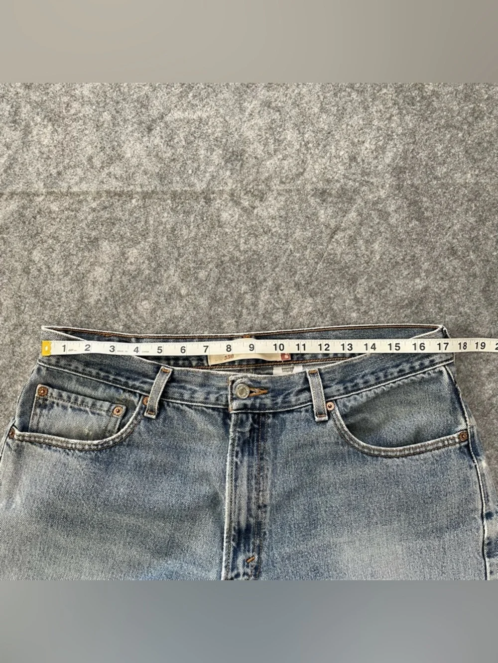 Levis 550 Relaxed Fit Jeans Mens 36x34 Blue Light Wash Distressed 100% Cotton - Picture 6 of 16